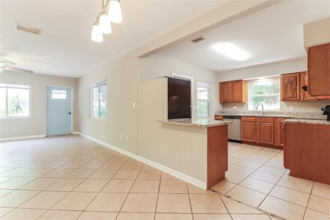 Villa ou maison à vendre à Largo, Floride: 3 chambres, 131.18 m2 № 2123943 - photo 6