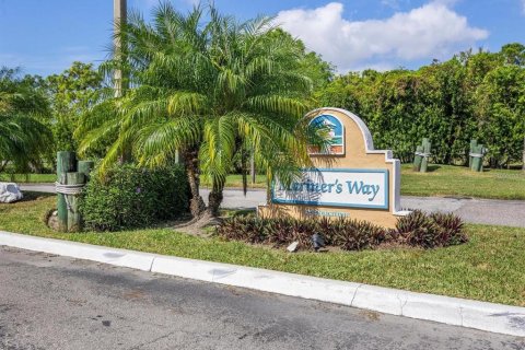 Condo in New Port Richey, Florida, 1 bedroom № 2143021 - photo 22
