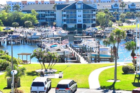 Condo in New Port Richey, Florida, 1 bedroom № 2143021 - photo 24
