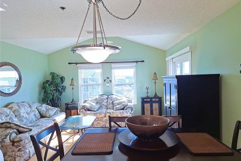 Condo in New Port Richey, Florida, 1 bedroom № 2143021 - photo 3