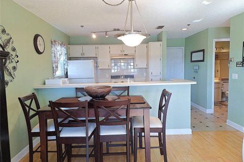 Condo in New Port Richey, Florida, 1 bedroom № 2143021 - photo 12
