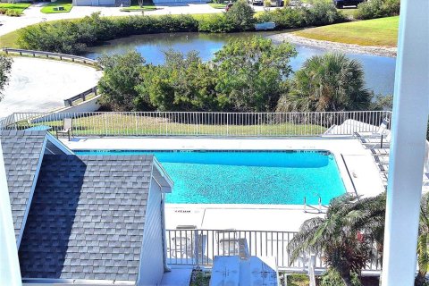 Condo in New Port Richey, Florida, 1 bedroom № 2143021 - photo 25