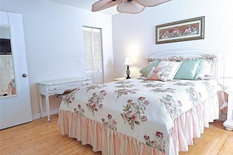 Condo in New Port Richey, Florida, 1 bedroom № 2143021 - photo 15