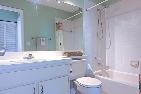 Condo in New Port Richey, Florida, 1 bedroom № 2143021 - photo 18