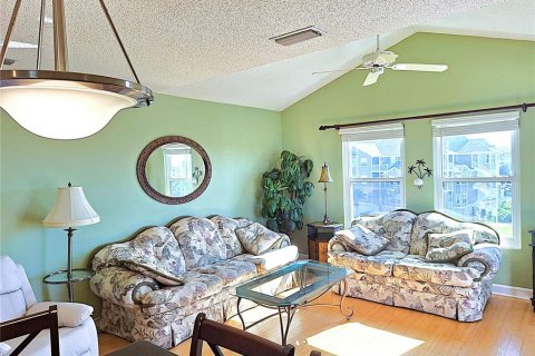 Condo in New Port Richey, Florida, 1 bedroom № 2143021 - photo 8