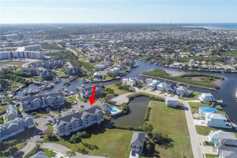 Condo in New Port Richey, Florida, 1 bedroom № 2143021 - photo 23