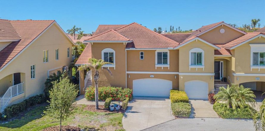 Casa en Saint Petersburg, Florida 3 dormitorios, 239.13 m2 № 1582462