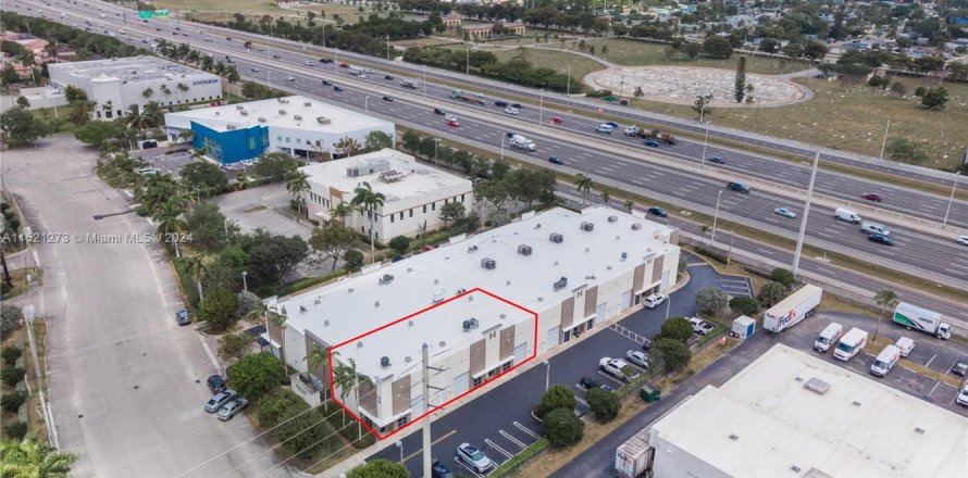 Propiedad comercial en Miami, Florida № 1160004