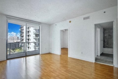 Condominio en alquiler en Miami, Florida, 1 dormitorio, 87.79 m2 № 1930236 - foto 2