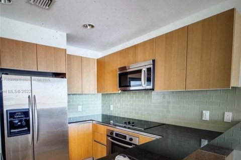 Condominio en alquiler en Miami, Florida, 1 dormitorio, 87.79 m2 № 1930236 - foto 3