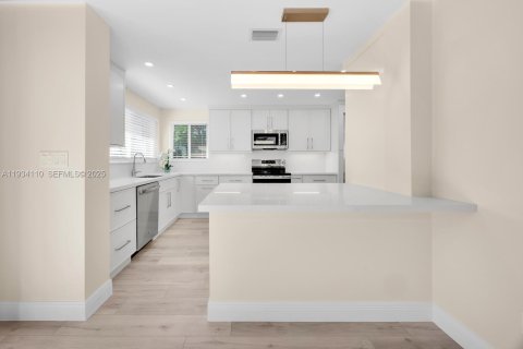 Снять в аренду виллу или дом в Саут-Майами, Флорида 3 спальни, 180.04м2, № 1993088 - фото 5