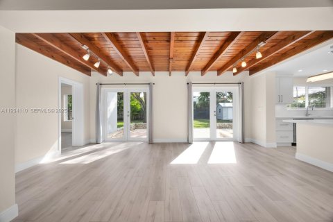 Снять в аренду виллу или дом в Саут-Майами, Флорида 3 спальни, 180.04м2, № 1993088 - фото 19