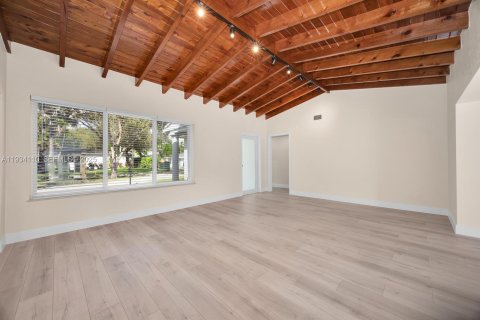 Снять в аренду виллу или дом в Саут-Майами, Флорида 3 спальни, 180.04м2, № 1993088 - фото 2