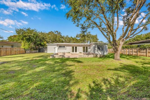 Снять в аренду виллу или дом в Саут-Майами, Флорида 3 спальни, 180.04м2, № 1993088 - фото 17