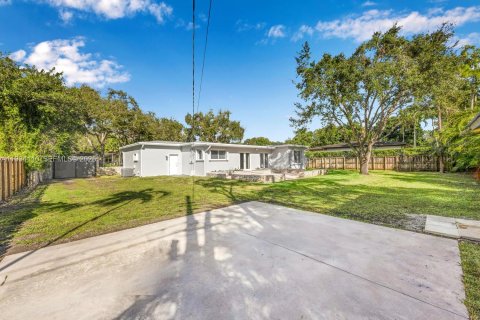 Снять в аренду виллу или дом в Саут-Майами, Флорида 3 спальни, 180.04м2, № 1993088 - фото 15