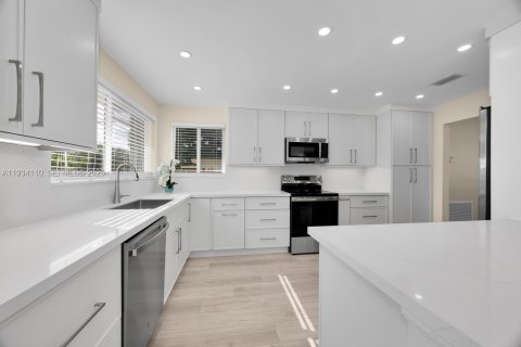 Снять в аренду виллу или дом в Саут-Майами, Флорида 3 спальни, 180.04м2, № 1993088 - фото 20