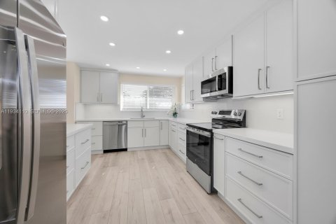 Снять в аренду виллу или дом в Саут-Майами, Флорида 3 спальни, 180.04м2, № 1993088 - фото 4