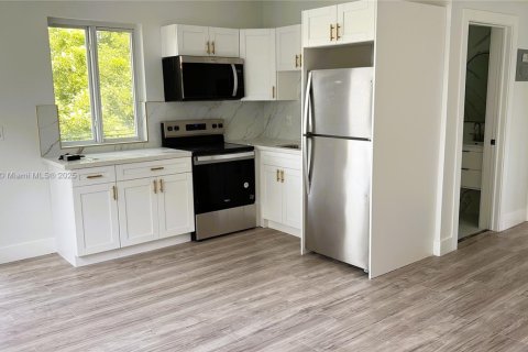 Apartment in Miami Beach, Florida 2 bedrooms, 69.68 sq.m. № 1840978 - photo 2