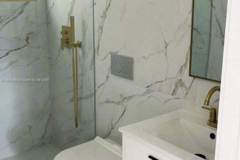 Apartment in Miami Beach, Florida 2 bedrooms, 69.68 sq.m. № 1840978 - photo 5