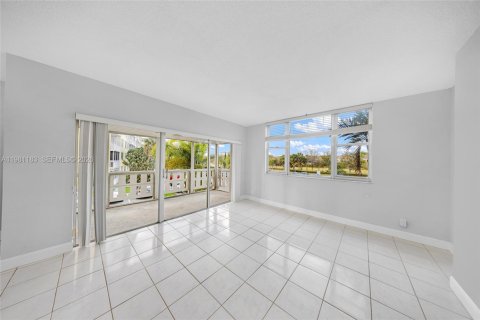 Купить кондоминиум в Холливуд, Флорида 2 спальни, 119.29м2, № 2049281 - фото 4