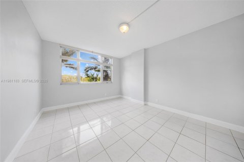 Купить кондоминиум в Холливуд, Флорида 2 спальни, 119.29м2, № 2049281 - фото 23