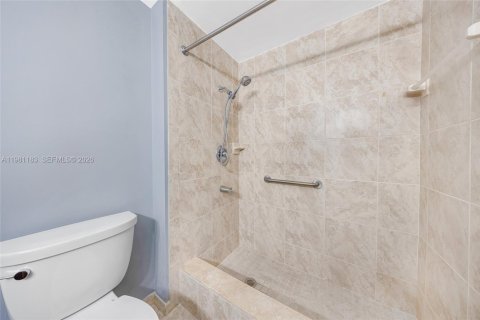 Купить кондоминиум в Холливуд, Флорида 2 спальни, 119.29м2, № 2049281 - фото 27