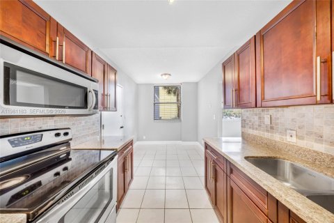 Купить кондоминиум в Холливуд, Флорида 2 спальни, 119.29м2, № 2049281 - фото 18