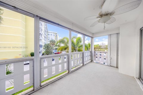 Купить кондоминиум в Холливуд, Флорида 2 спальни, 119.29м2, № 2049281 - фото 13