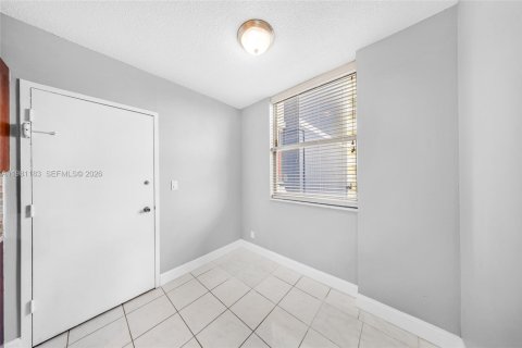 Купить кондоминиум в Холливуд, Флорида 2 спальни, 119.29м2, № 2049281 - фото 16