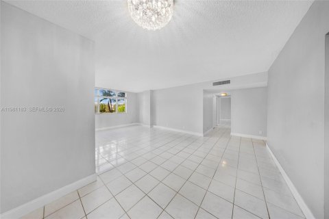 Купить кондоминиум в Холливуд, Флорида 2 спальни, 119.29м2, № 2049281 - фото 7