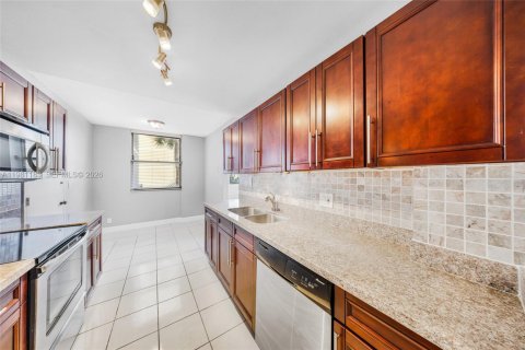 Купить кондоминиум в Холливуд, Флорида 2 спальни, 119.29м2, № 2049281 - фото 17