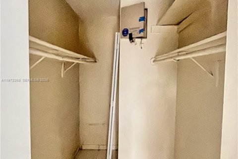 Снять в аренду кондоминиум в Майами, Флорида 3 спальни, 130.06м2, № 2079959 - фото 8