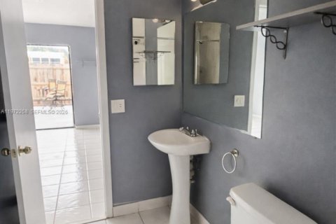 Снять в аренду кондоминиум в Майами, Флорида 3 спальни, 130.06м2, № 2079959 - фото 4