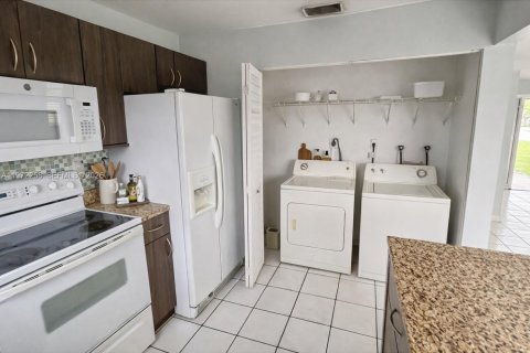 Снять в аренду кондоминиум в Майами, Флорида 3 спальни, 130.06м2, № 2079959 - фото 3
