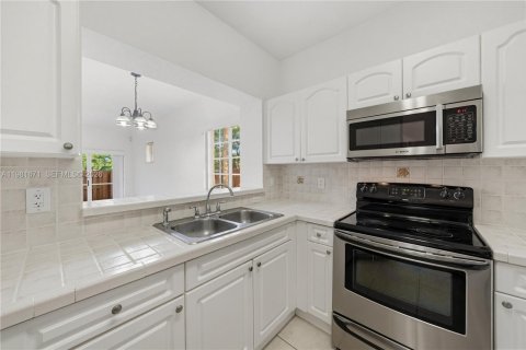 Touwnhouse à vendre à Pembroke Pines, Floride: 3 chambres, 147.16 m2 № 2087632 - photo 15