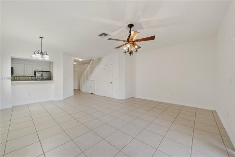 Touwnhouse à vendre à Pembroke Pines, Floride: 3 chambres, 147.16 m2 № 2087632 - photo 21