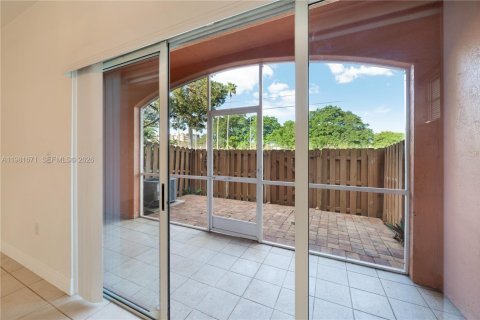 Touwnhouse à vendre à Pembroke Pines, Floride: 3 chambres, 147.16 m2 № 2087632 - photo 22