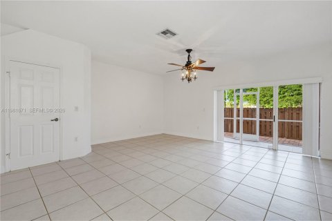 Touwnhouse à vendre à Pembroke Pines, Floride: 3 chambres, 147.16 m2 № 2087632 - photo 18