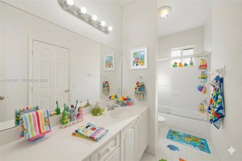 Touwnhouse à vendre à Pembroke Pines, Floride: 3 chambres, 147.16 m2 № 2087632 - photo 11