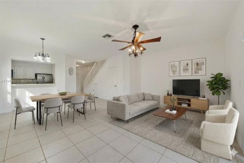 Touwnhouse à vendre à Pembroke Pines, Floride: 3 chambres, 147.16 m2 № 2087632 - photo 4