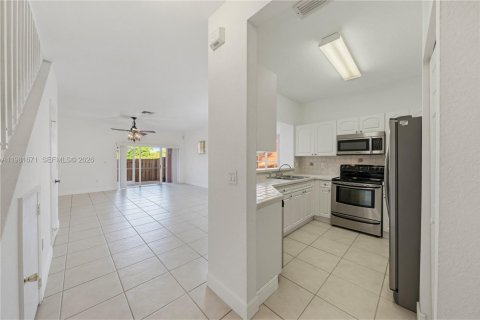 Touwnhouse à vendre à Pembroke Pines, Floride: 3 chambres, 147.16 m2 № 2087632 - photo 13