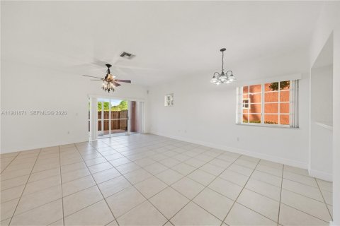 Touwnhouse à vendre à Pembroke Pines, Floride: 3 chambres, 147.16 m2 № 2087632 - photo 17