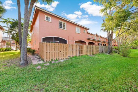 Touwnhouse à vendre à Pembroke Pines, Floride: 3 chambres, 147.16 m2 № 2087632 - photo 25