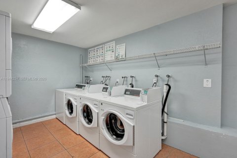 Condo in Plantation, Florida, 2 bedrooms № 2152816 - photo 14