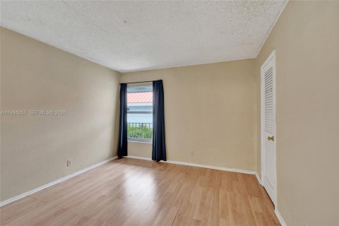 Condo in Plantation, Florida, 2 bedrooms № 2152816 - photo 7