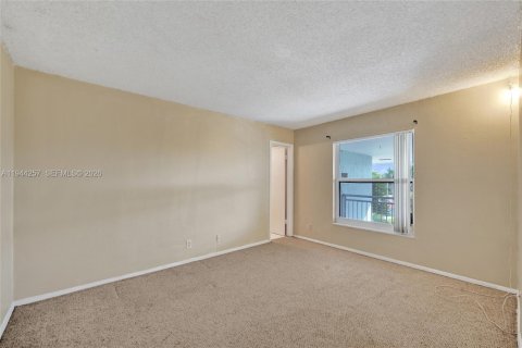 Condo in Plantation, Florida, 2 bedrooms № 2152816 - photo 5