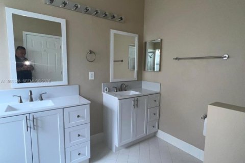 Купить виллу или дом в Мирамар, Флорида 4 спальни, 172.71м2, № 2065252 - фото 26