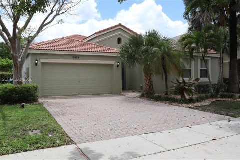 Дом в Мирамар, Флорида 4 спальни, 172.71м2 № 2065252