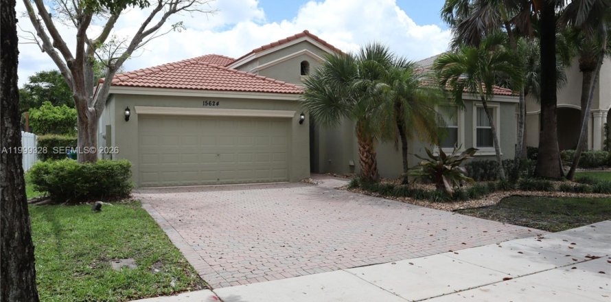 Дом в Мирамар, Флорида 4 спальни, 172.71м2 № 2065252