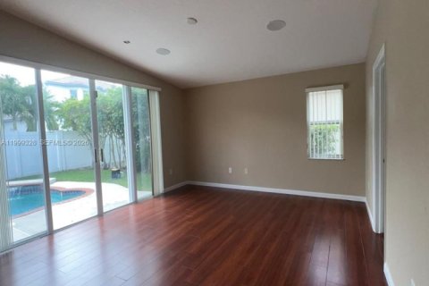 Купить виллу или дом в Мирамар, Флорида 4 спальни, 172.71м2, № 2065252 - фото 21